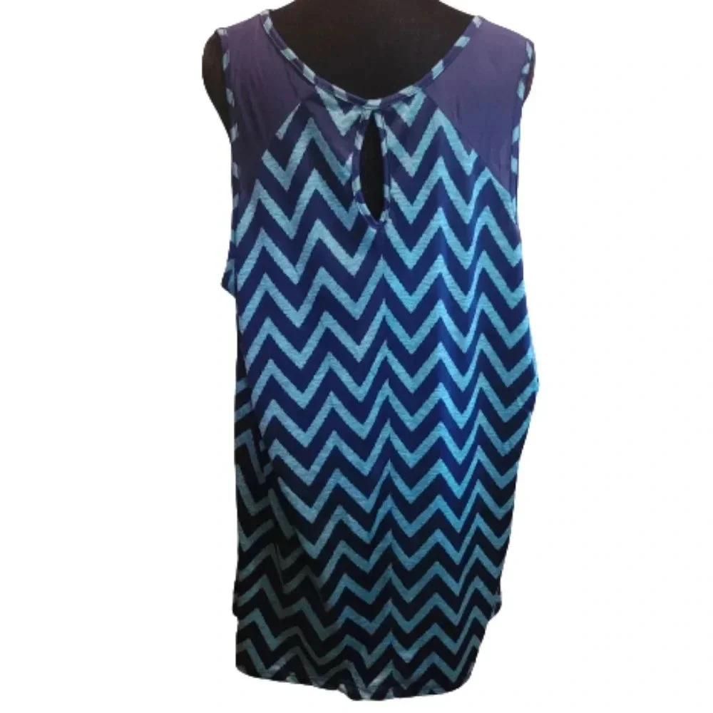 Lavish navy Blue & turquoise chevron print top.  2x - Picture 2 of 5